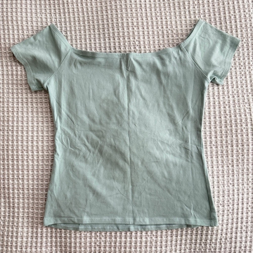 NWT Express One Eleven Off the Shoulder Keyhole Top - Picture 4 of 5